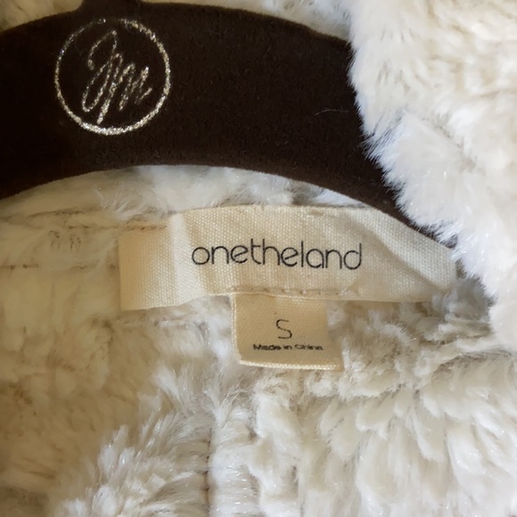 One the land S faux fur vest - Picture 3 of 5